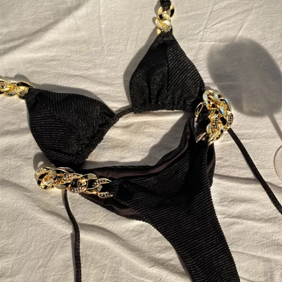 Czarne bikini ze złotymi detalami i kryształkami Swarovskiego®
