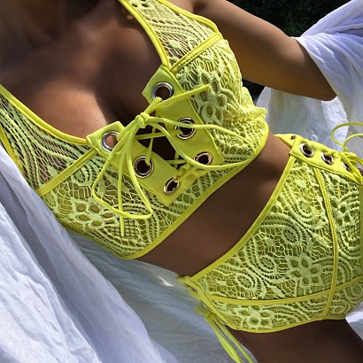 Żółty koronkowy komplet dwuczęściowy bikini